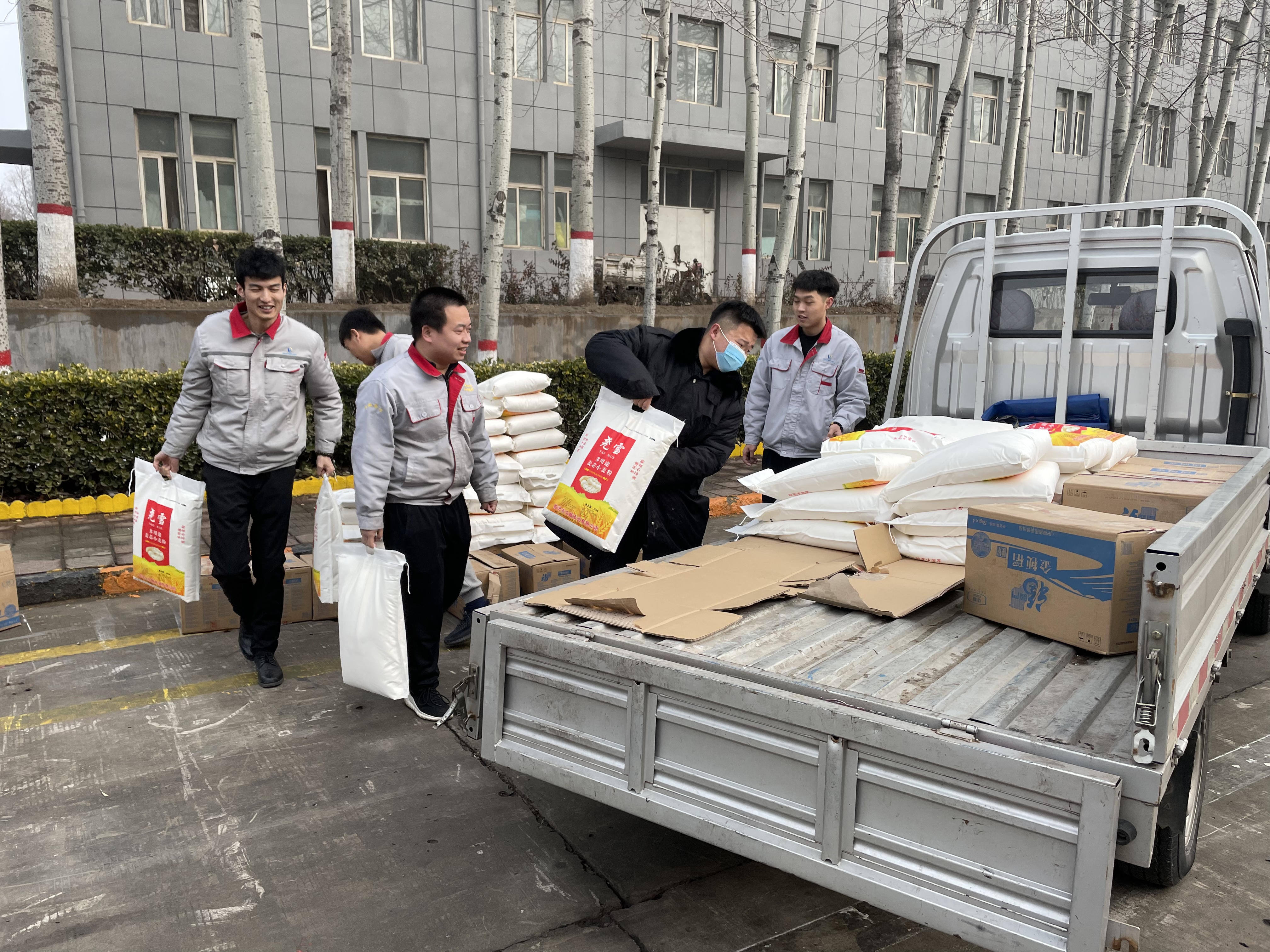 心系員工、溫暖新春——集團為全體職工發(fā)放春節(jié)福利