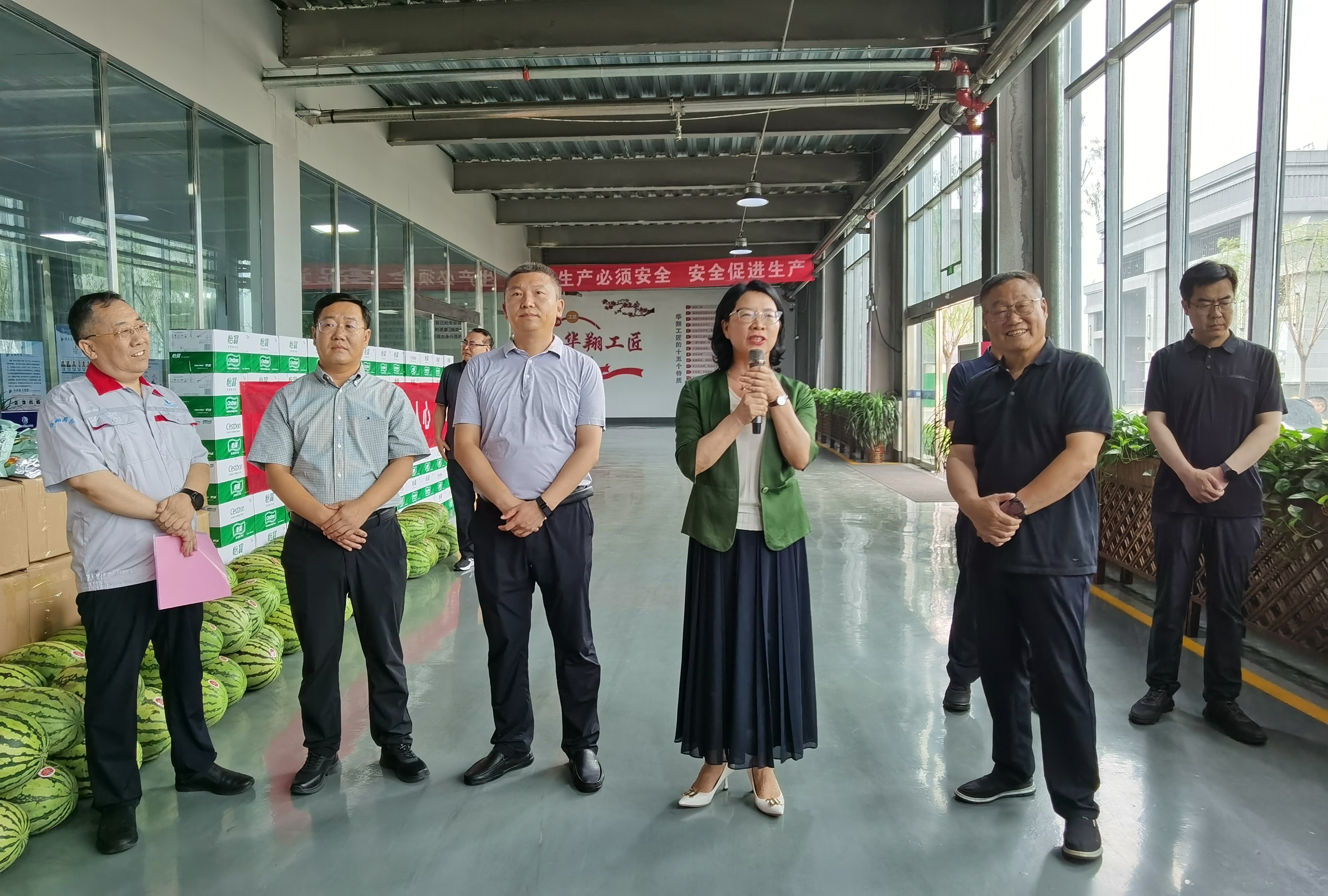 清涼慰問暖人心、凝心聚力鼓干勁