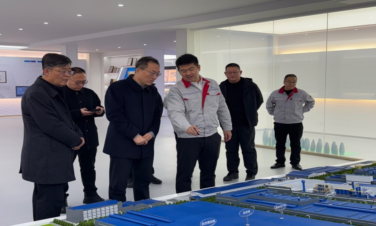臨汾經濟開發(fā)區(qū)黨工委書記、管委會主任白建成一行深入華翔圣德曼新能源汽車零部件產業(yè)園調研